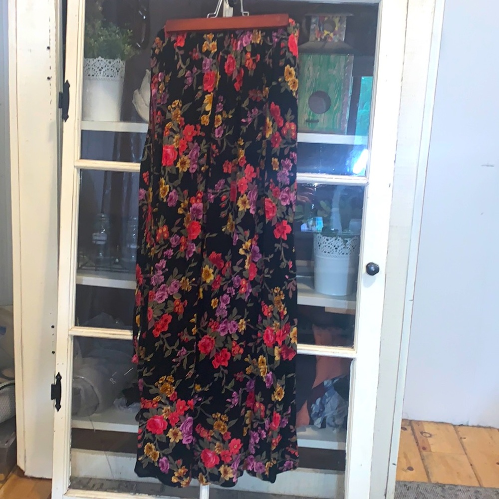 🌿3/$20 Floral Maxi Skirt